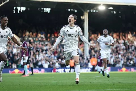 سيناريو دراماتيكي.. فولهام يقلب تأخره ويعاقب بيرنلي بثلاثية في البريميرليج